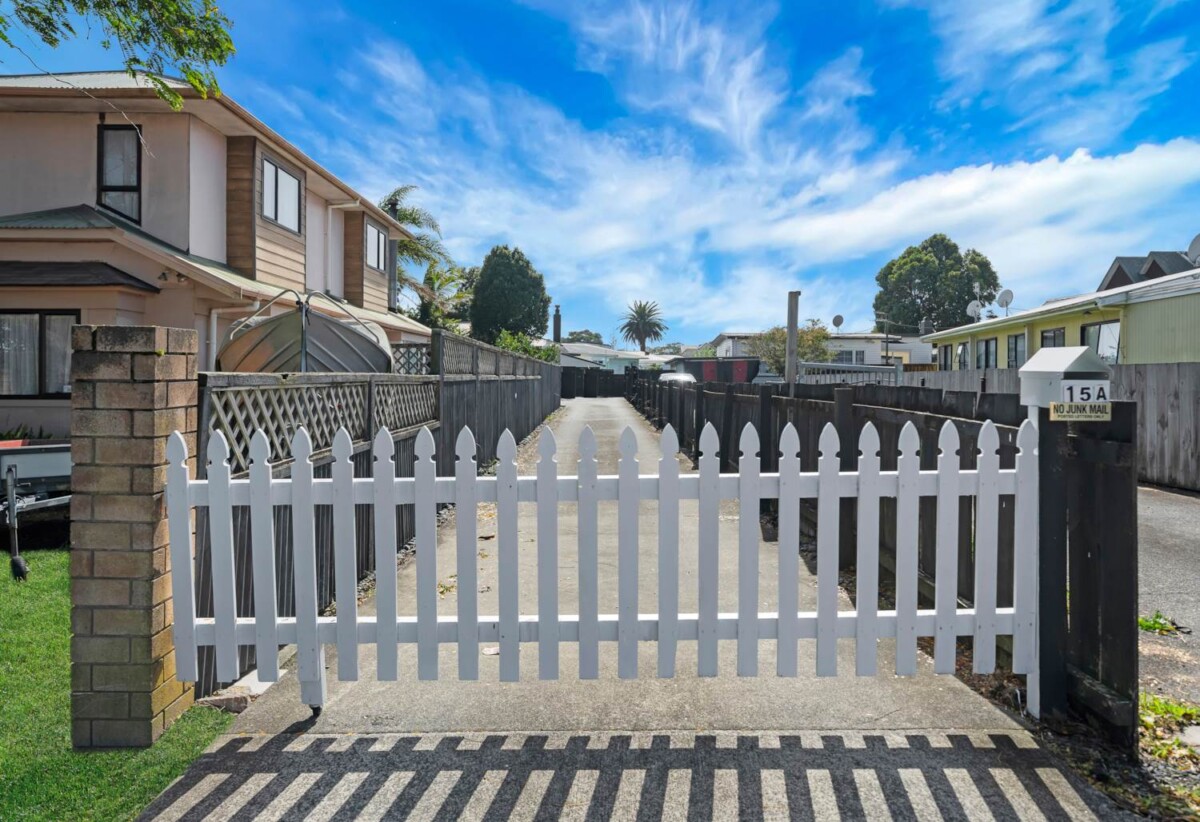 Renovated 3 beds + 2 sleepout rooms 1 bath house with garage on 746m2 section, CV $790,000, within easy walking distance to the train station, local schools, shopping, parks and playgrounds. 0.7 km to Manurewa High School, 15A Halsey Road, Manurewa, Auckland