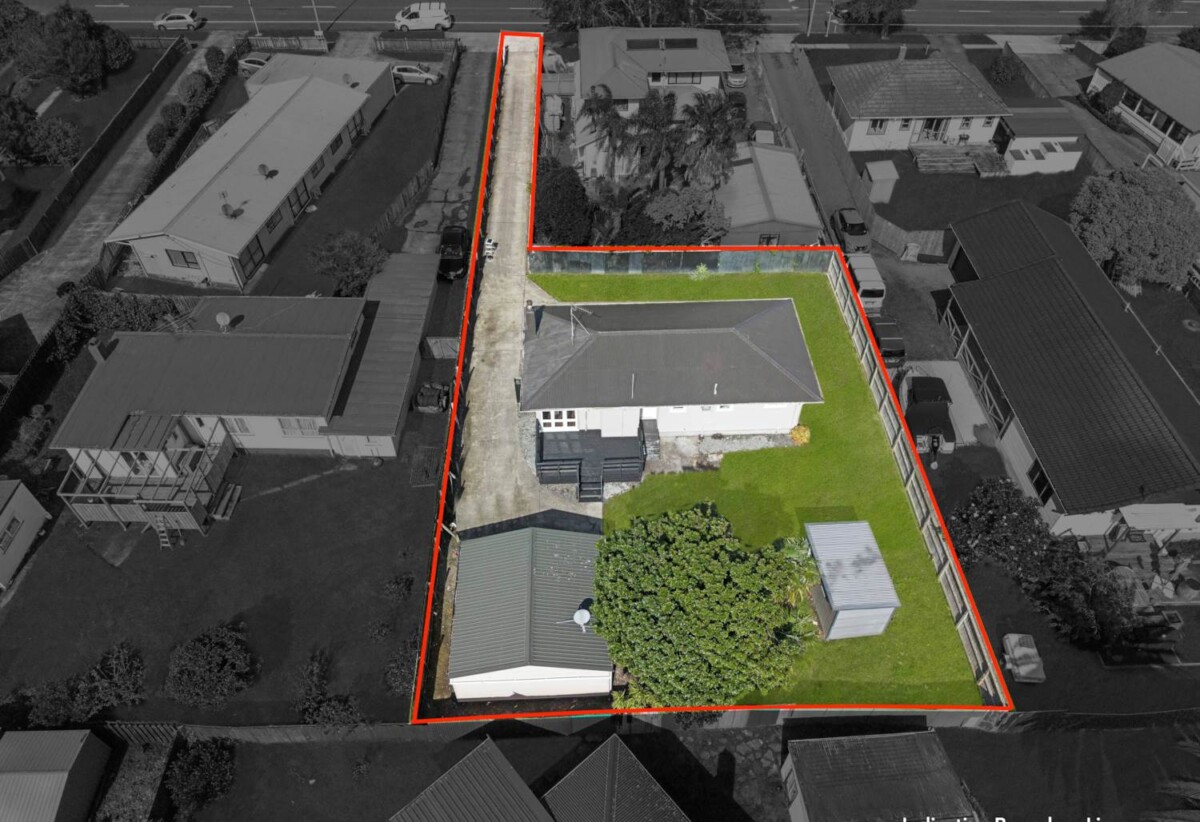 Renovated 3 beds + 2 sleepout rooms 1 bath house with garage on 746m2 section, CV $790,000, within easy walking distance to the train station, local schools, shopping, parks and playgrounds. 0.7 km to Manurewa High School, 15A Halsey Road, Manurewa, Auckland