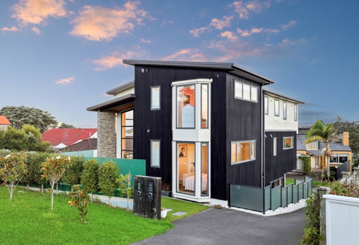 Rangitoto College zone, Sea Views, 376m2 6 beds 5.5 baths house with double garage on 464m2 section, moments from the shoreline of Murrays Bay Beach and Mairangi Bay Beach, shops, supermarkets, schools, 0.7 km to Murrays Bay School, 1A Churchill Road, Murrays Bay, Auckland