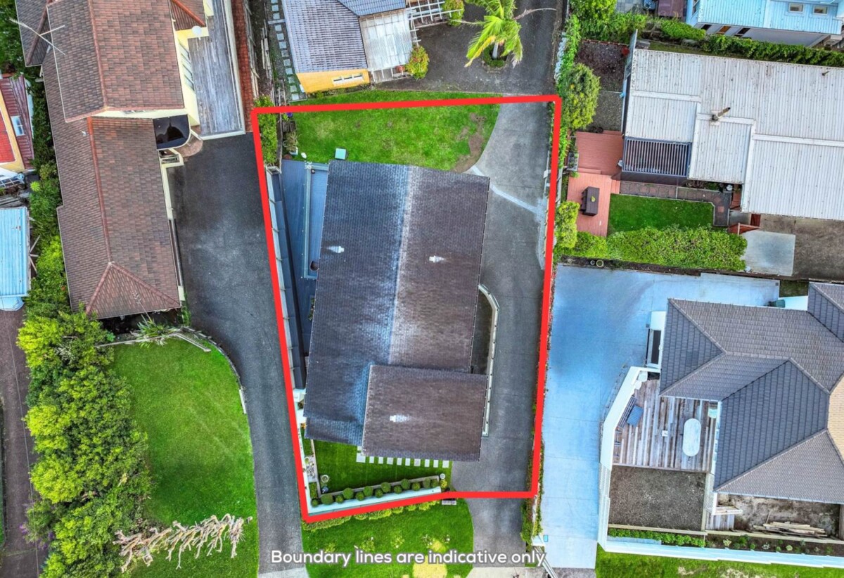 Rangitoto College zone, Sea Views, 376m2 6 beds 5.5 baths house with double garage on 464m2 section, moments from the shoreline of Murrays Bay Beach and Mairangi Bay Beach, shops, supermarkets, schools, 0.7 km to Murrays Bay School, 1A Churchill Road, Murrays Bay, Auckland