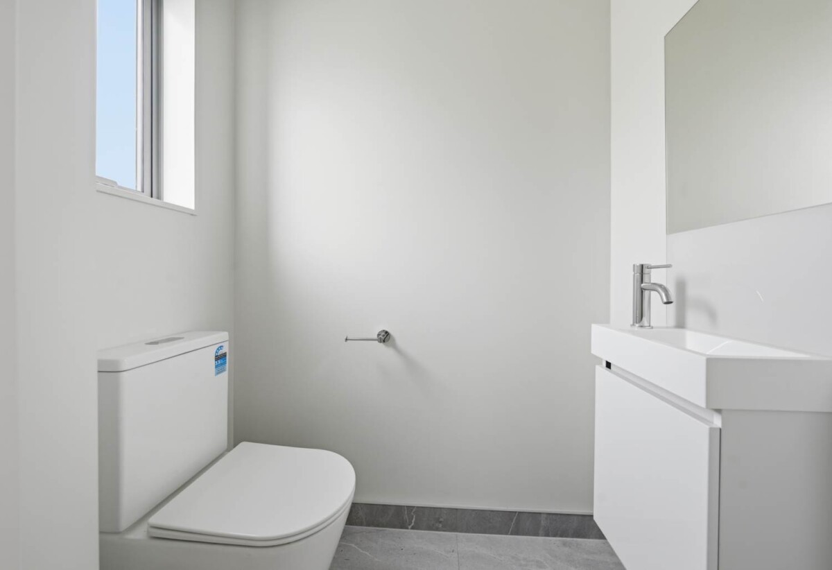 2 beds 1.5 baths home with car park, close to schools, shops, supermarket, motorway access, 0.6 km to Papatoetoe North School, 65 Te Ara Wai, Mangere East, Auckland