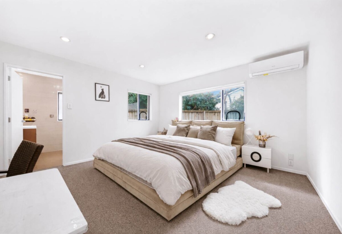 Once over 10 years, Must sell- vendor has purchased elsewhere, 4 beds 2 baths house with double garage on 451m2 section, close to schools shops, parks, motorway access, 0.7 km to Rosebank School, 59A Mead Street, Avondale, Auckland