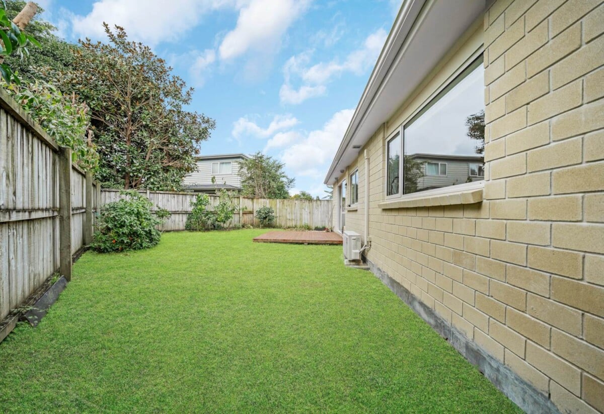 Once over 10 years, Must sell- vendor has purchased elsewhere, 4 beds 2 baths house with double garage on 451m2 section, close to schools shops, parks, motorway access, 0.7 km to Rosebank School, 59A Mead Street, Avondale, Auckland