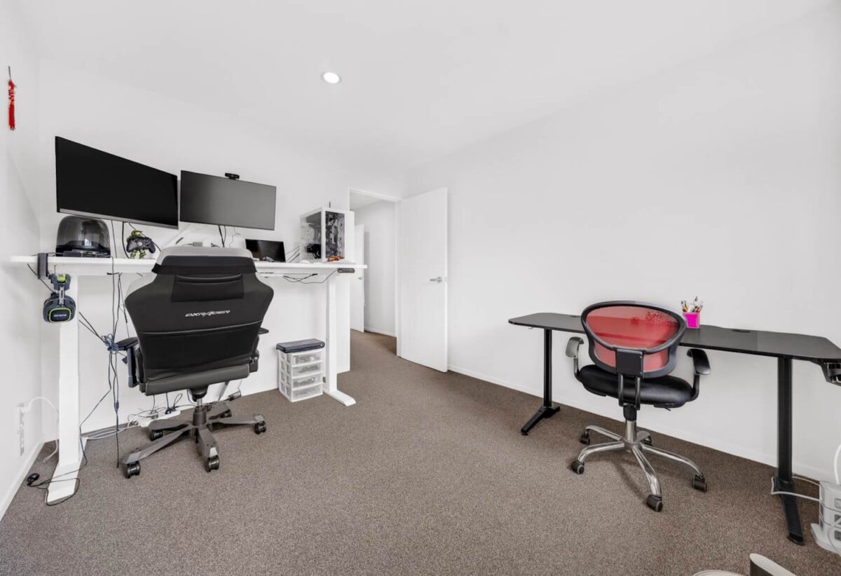 Once over 10 years, Must sell- vendor has purchased elsewhere, 4 beds 2 baths house with double garage on 451m2 section, close to schools shops, parks, motorway access, 0.7 km to Rosebank School, 59A Mead Street, Avondale, Auckland