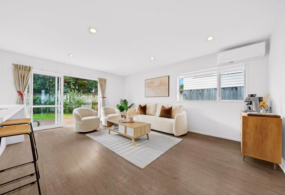 Once over 10 years, Must sell- vendor has purchased elsewhere, 4 beds 2 baths house with double garage on 451m2 section, close to schools shops, parks, motorway access, 0.7 km to Rosebank School, 59A Mead Street, Avondale, Auckland