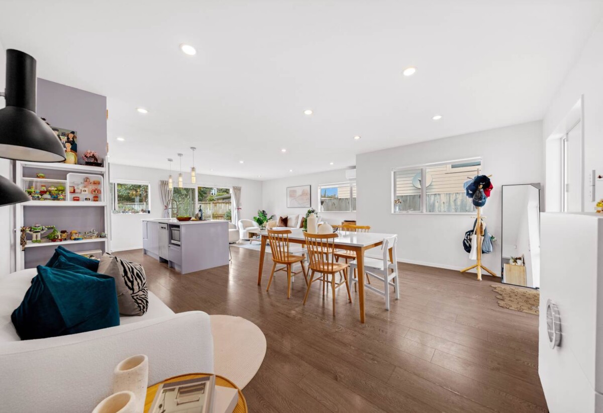 Once over 10 years, Must sell- vendor has purchased elsewhere, 4 beds 2 baths house with double garage on 451m2 section, close to schools shops, parks, motorway access, 0.7 km to Rosebank School, 59A Mead Street, Avondale, Auckland