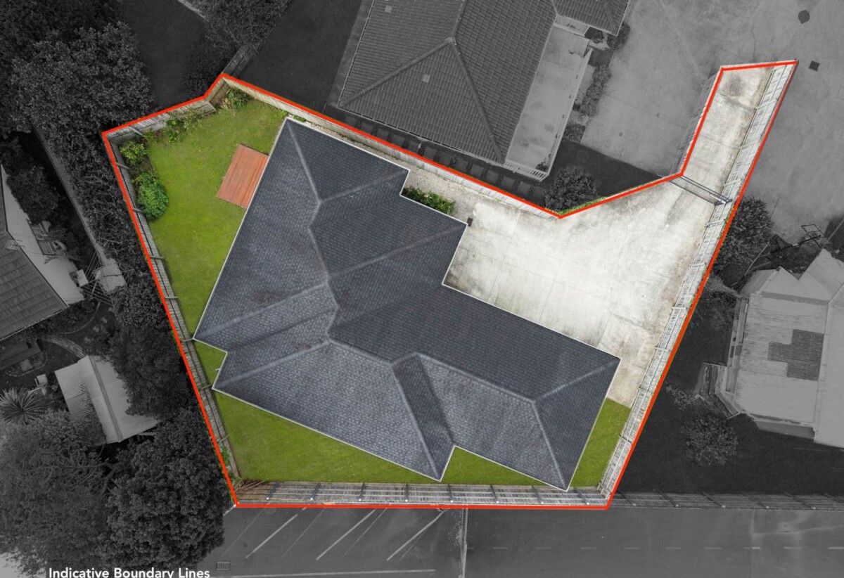 Once over 10 years, Must sell- vendor has purchased elsewhere, 4 beds 2 baths house with double garage on 451m2 section, close to schools shops, parks, motorway access, 0.7 km to Rosebank School, 59A Mead Street, Avondale, Auckland