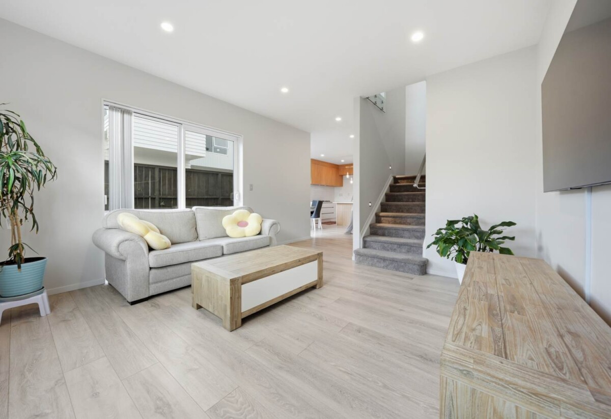 Opposite Howick Domain, Standalone 5 beds 2.5 baths house with double garage, just a short stroll to Countdown, New World, Owairoa School, and the Howick Village, 82C Moore Street, Howick, Auckland
