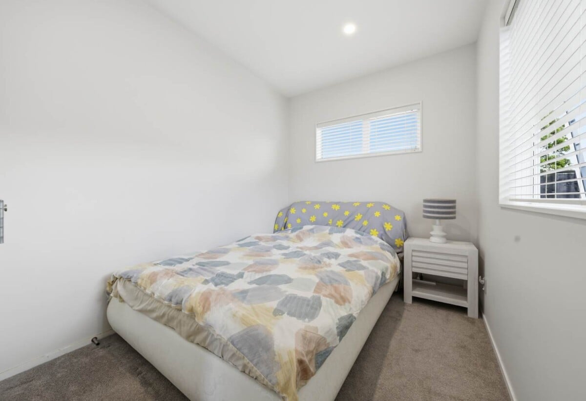Opposite Howick Domain, Standalone 5 beds 2.5 baths house with double garage, just a short stroll to Countdown, New World, Owairoa School, and the Howick Village, 82C Moore Street, Howick, Auckland