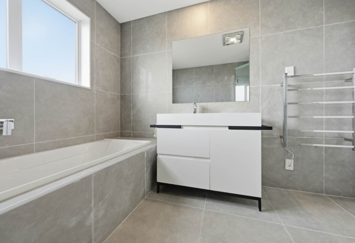 Opposite Howick Domain, Standalone 5 beds 2.5 baths house with double garage, just a short stroll to Countdown, New World, Owairoa School, and the Howick Village, 82C Moore Street, Howick, Auckland