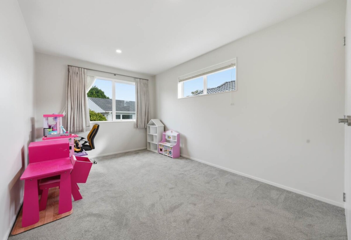 Opposite Howick Domain, Standalone 5 beds 2.5 baths house with double garage, just a short stroll to Countdown, New World, Owairoa School, and the Howick Village, 82C Moore Street, Howick, Auckland