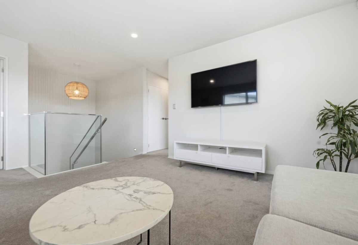 Opposite Howick Domain, Standalone 5 beds 2.5 baths house with double garage, just a short stroll to Countdown, New World, Owairoa School, and the Howick Village, 82C Moore Street, Howick, Auckland