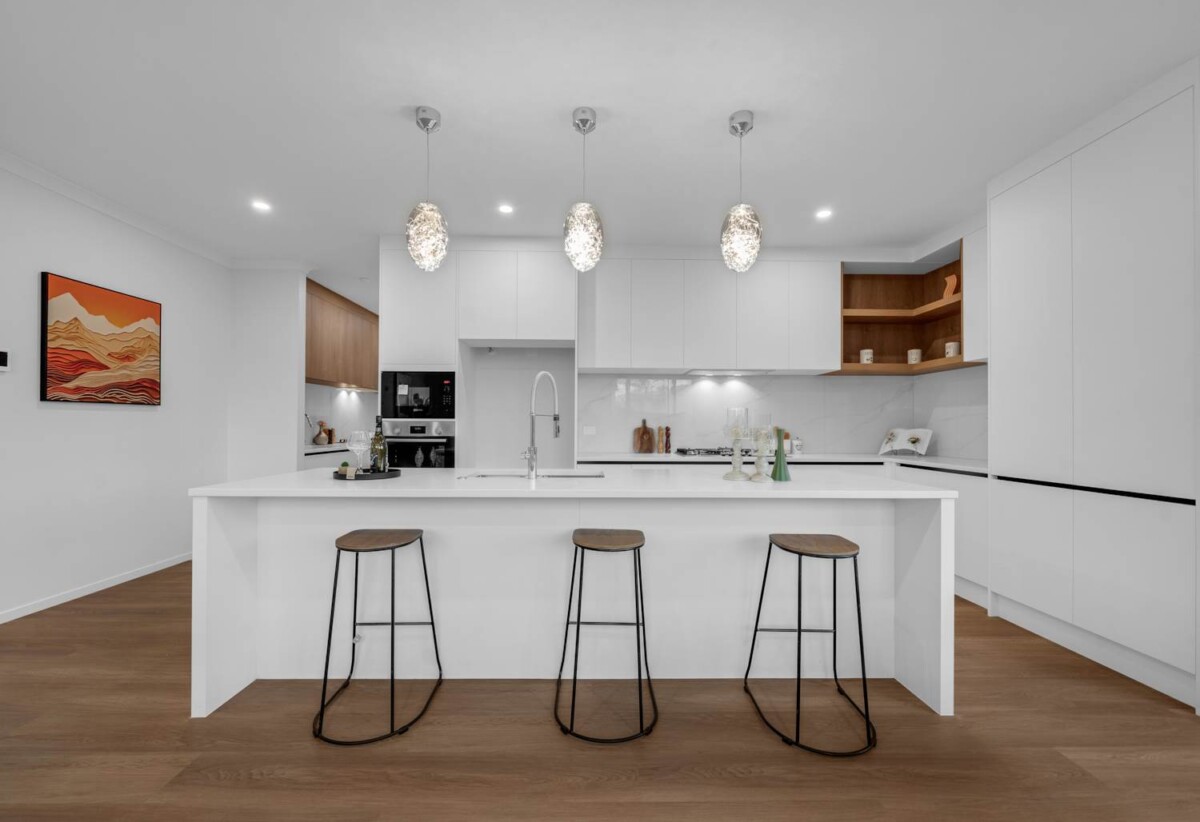 2 kitchens, 5 beds 4.5 baths house with double garage and 1- bed granny on 362m2 section, moment from waterfront walkway, close to schools, shops, supermarket, easy motorway access, 0.6 km to Mangapikopiko School, 34 Emerald Avenue, Karaka, Auckland