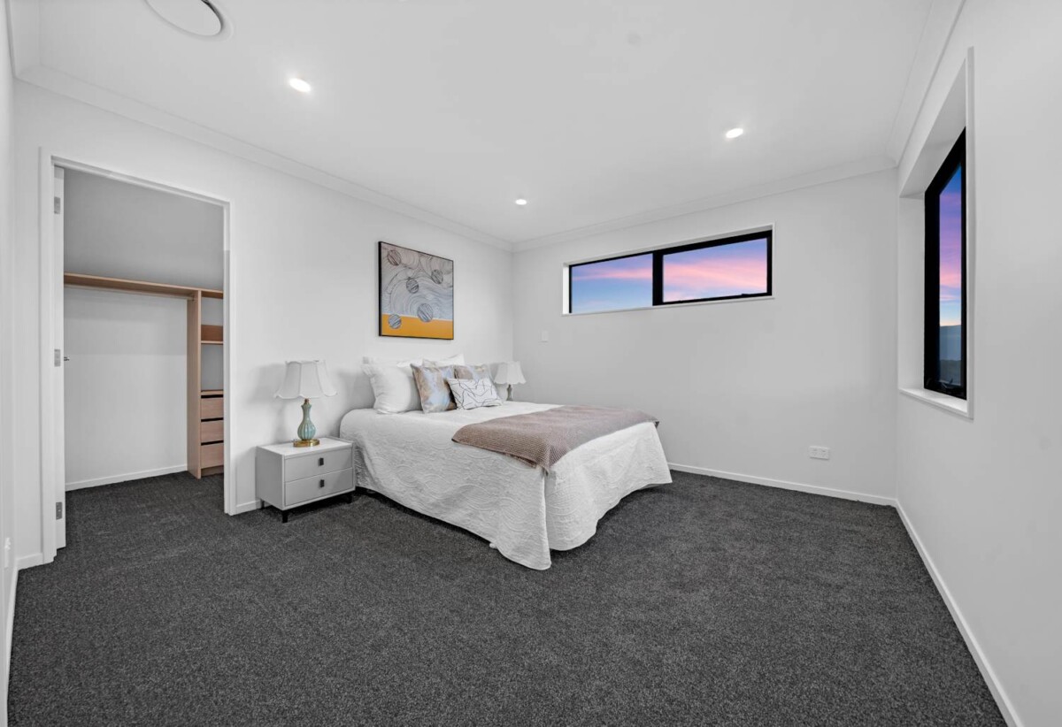 2 kitchens, 5 beds 4.5 baths house with double garage and 1- bed granny on 362m2 section, moment from waterfront walkway, close to schools, shops, supermarket, easy motorway access, 0.6 km to Mangapikopiko School, 34 Emerald Avenue, Karaka, Auckland