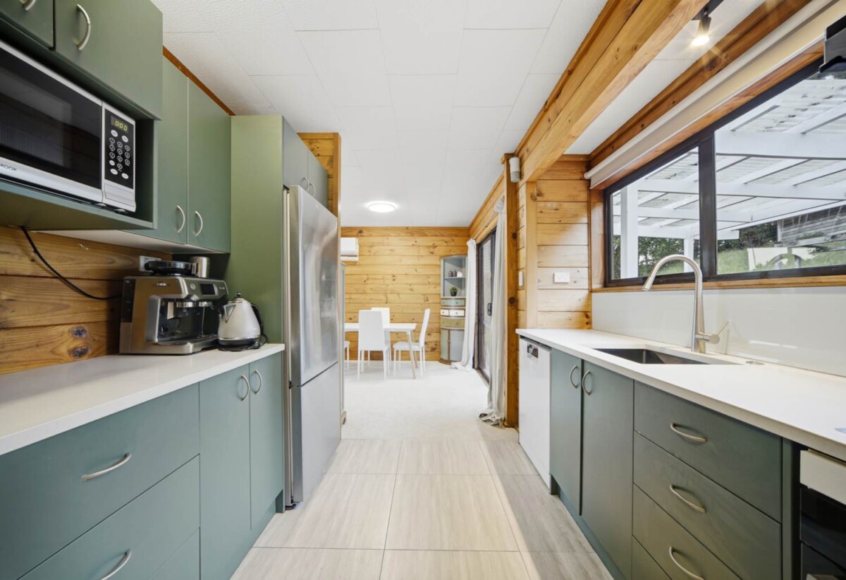 4 beds 2 baths house with double garage and views, Construction: Durable Hardiplank exterior with a classic metal tile roof. 1 km to Long Bay College, 1/15 Flavia Close, Torbay, Auckland