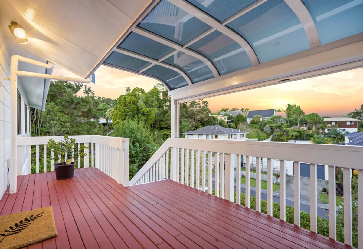4 beds 2 baths house with double garage and views, Construction: Durable Hardiplank exterior with a classic metal tile roof. 1 km to Long Bay College, 1/15 Flavia Close, Torbay, Auckland