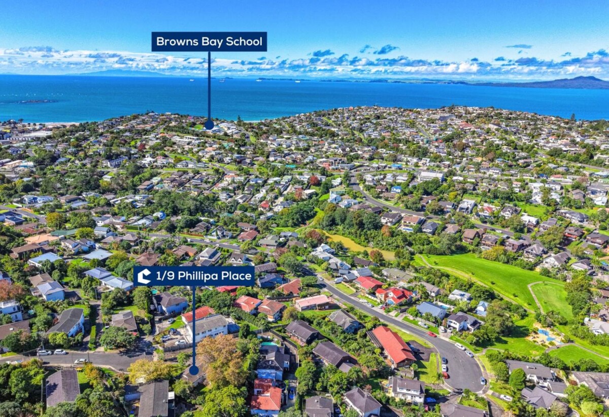 Must sell, Rangitoto College zone, 2 beds 1 bath home with garage, A huge 4.5m x 3.0m lower-floor storage/workshop, Massive 4.1m x 5.6m rear deck and large lawn area, just minutes from Browns Bay Beach, Freyberg Park, and the vibrant shopping & dining precinct. 0.7 km to Browns Bay School, 1/9 Phillipa Place, Browns Bay, Auckland