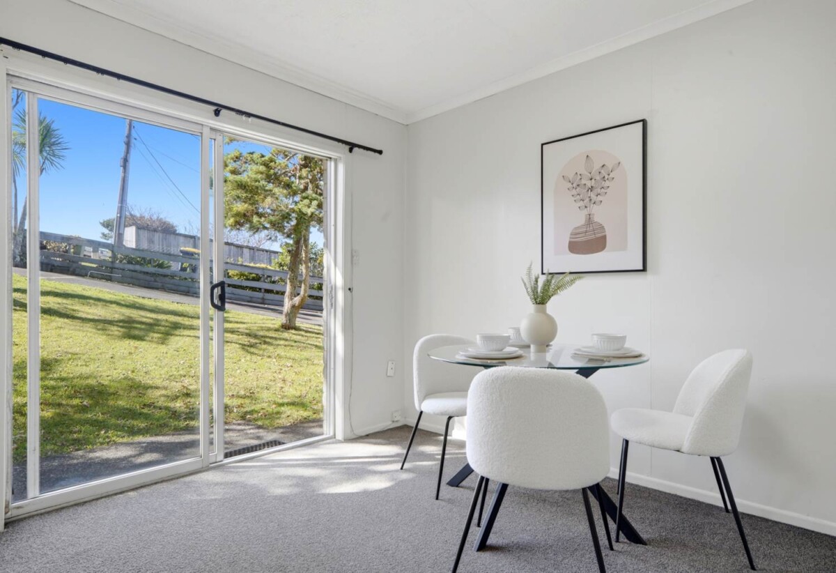 Must sell, Rangitoto College zone, 2 beds 1 bath home with garage, A huge 4.5m x 3.0m lower-floor storage/workshop, Massive 4.1m x 5.6m rear deck and large lawn area, just minutes from Browns Bay Beach, Freyberg Park, and the vibrant shopping & dining precinct. 0.7 km to Browns Bay School, 1/9 Phillipa Place, Browns Bay, Auckland