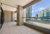 Auckland Girls’ Grammar School zone, Freehold 2 beds 1 bath apartment, 85sqm including a large balcony of approx. 21sqm, Underfloor heating in bathroom, Current weekly rental income of $670/pw, with a fixed term end on 11 Aug 2026, 205/47 Beach Road, City Centre, Auckland