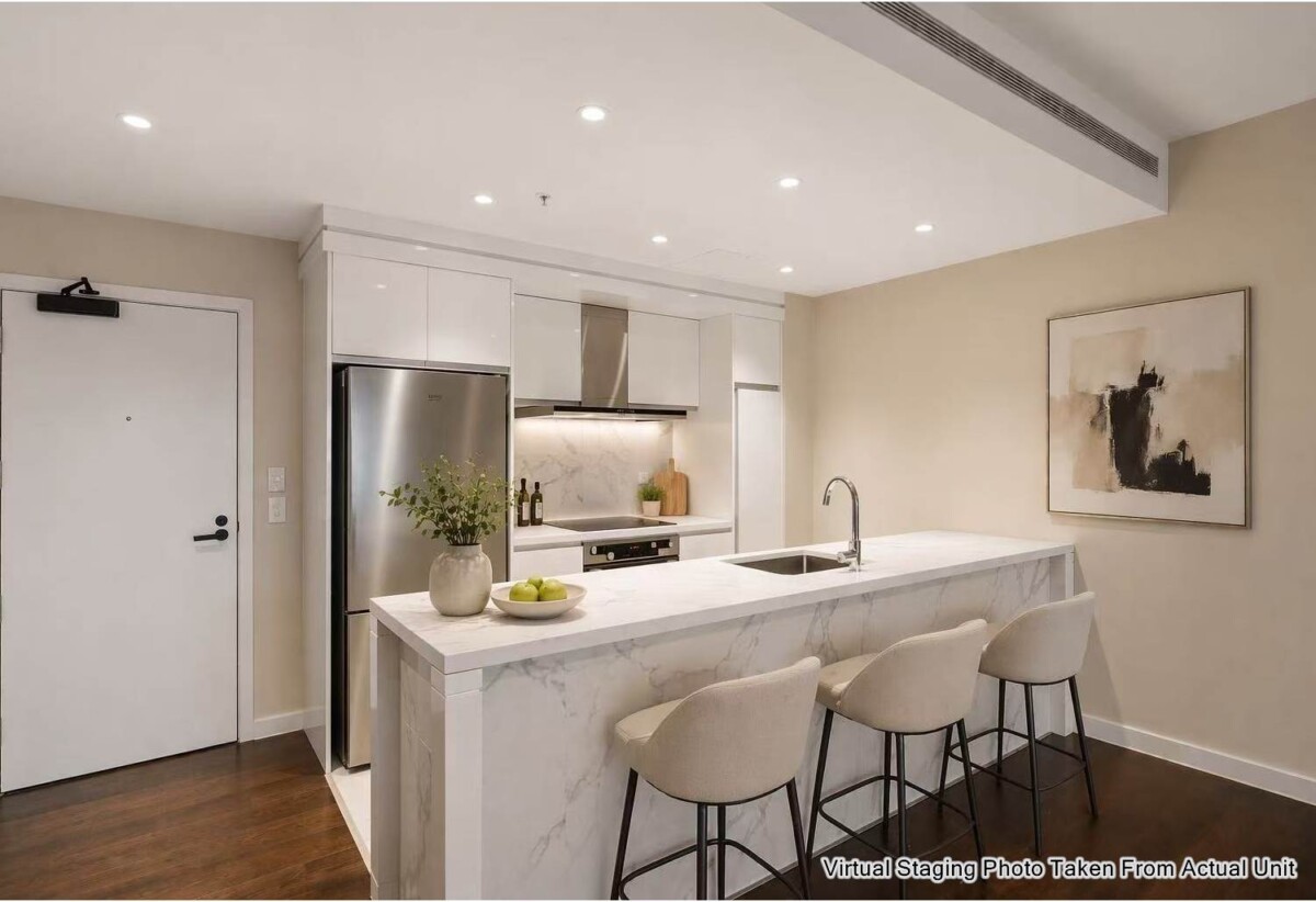 Auckland Girls’ Grammar School zone, Freehold 2 beds 1 bath apartment, 85sqm including a large balcony of approx. 21sqm, Underfloor heating in bathroom, Current weekly rental income of $670/pw, with a fixed term end on 11 Aug 2026, 205/47 Beach Road, City Centre, Auckland
