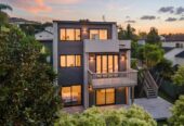 Next to Reserve and Short Cut to Albany Oak, 5 beds 3 baths house on 561m2 section, moments to Albany Mall, golf club, schools, 0.8 km to Albany Junior High School, 15 Aberley Road, Albany, Auckland