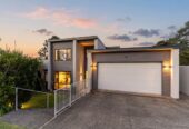 Next to Reserve and Short Cut to Albany Oak, 5 beds 3 baths house on 561m2 section, moments to Albany Mall, golf club, schools, 0.8 km to Albany Junior High School, 15 Aberley Road, Albany, Auckland