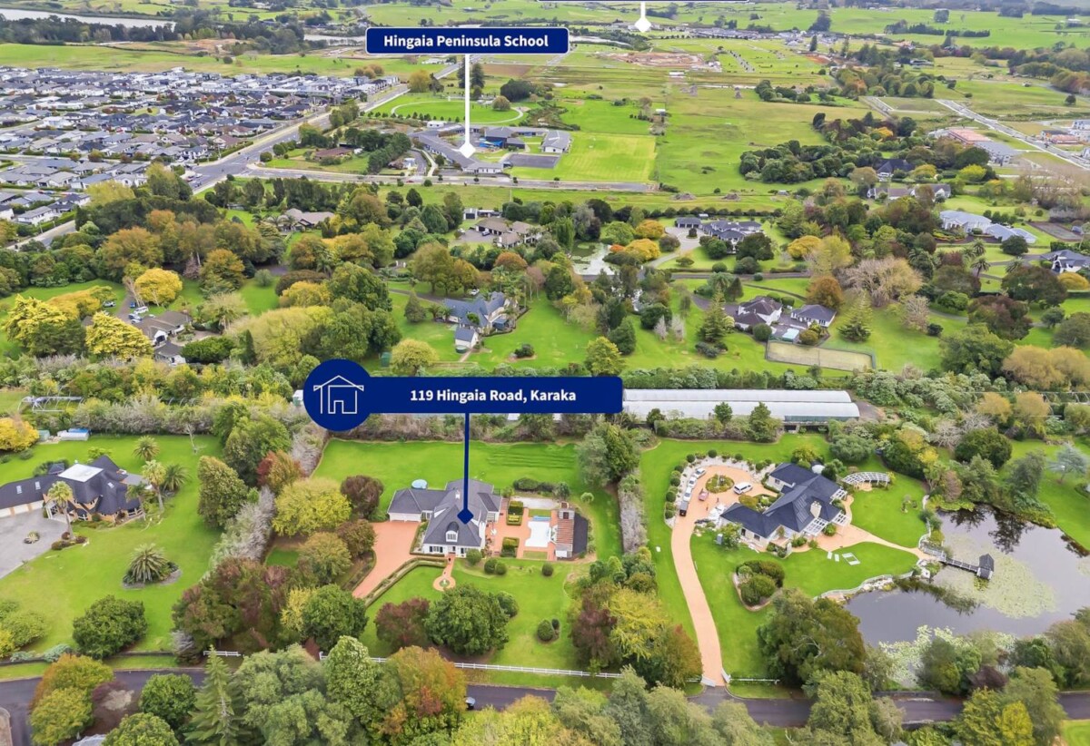 440m2 Renovated 5 beds 2 baths house with double garage and swimming pool on 1.0338ha land, close to schools, shops, motorway access, 0.5 km to Hingaia Peninsula School, 1.5 km to Rosehill Intermediate and Rosehill College, 119 Hingaia Road, Karaka, Auckland