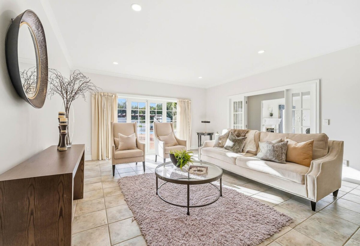 440m2 Renovated 5 beds 2 baths house with double garage and swimming pool on 1.0338ha land, close to schools, shops, motorway access, 0.5 km to Hingaia Peninsula School, 1.5 km to Rosehill Intermediate and Rosehill College, 119 Hingaia Road, Karaka, Auckland