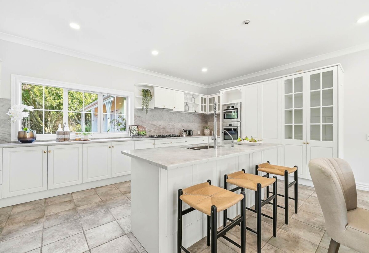 440m2 Renovated 5 beds 2 baths house with double garage and swimming pool on 1.0338ha land, close to schools, shops, motorway access, 0.5 km to Hingaia Peninsula School, 1.5 km to Rosehill Intermediate and Rosehill College, 119 Hingaia Road, Karaka, Auckland