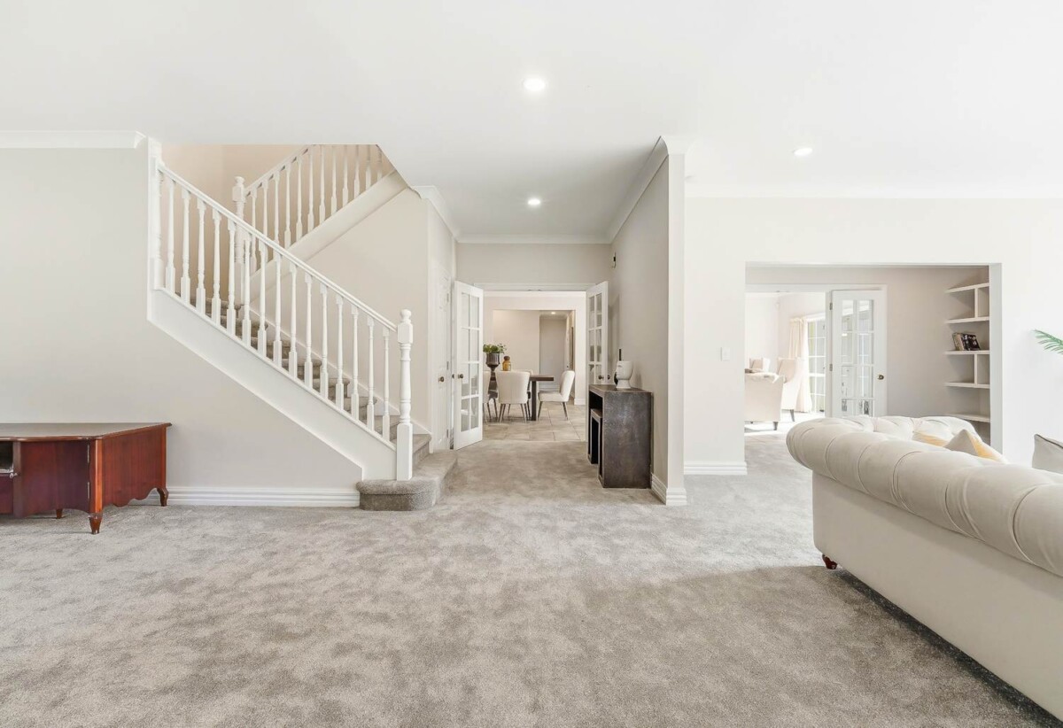 440m2 Renovated 5 beds 2 baths house with double garage and swimming pool on 1.0338ha land, close to schools, shops, motorway access, 0.5 km to Hingaia Peninsula School, 1.5 km to Rosehill Intermediate and Rosehill College, 119 Hingaia Road, Karaka, Auckland