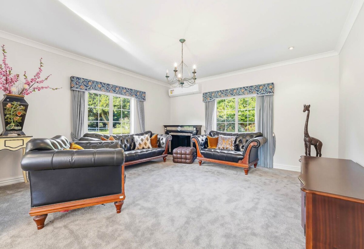 440m2 Renovated 5 beds 2 baths house with double garage and swimming pool on 1.0338ha land, close to schools, shops, motorway access, 0.5 km to Hingaia Peninsula School, 1.5 km to Rosehill Intermediate and Rosehill College, 119 Hingaia Road, Karaka, Auckland