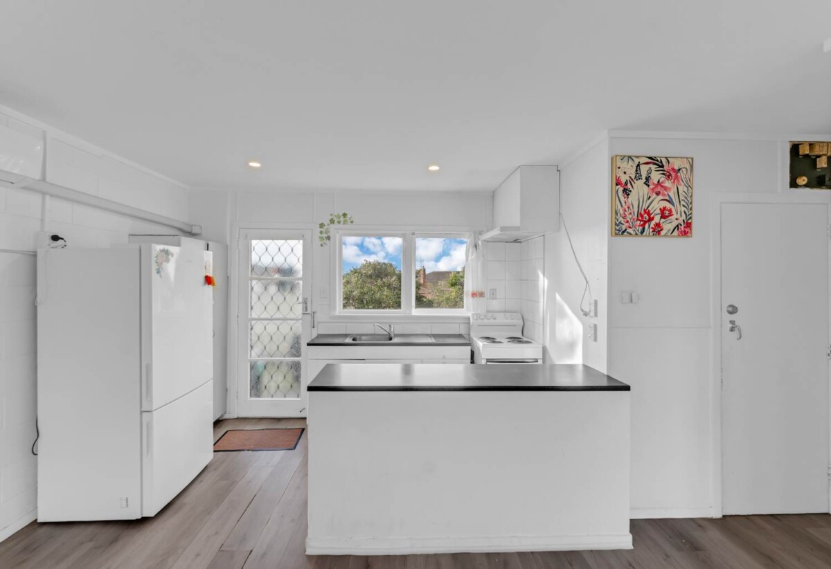 1 bed 1 bath home with car park, just a short stroll to Hunters Plaza, close to schools, shops, motorway access, 0.7 km to Papatoetoe Central School, 29/124 Kolmar Road, Papatoetoe, Auckland
