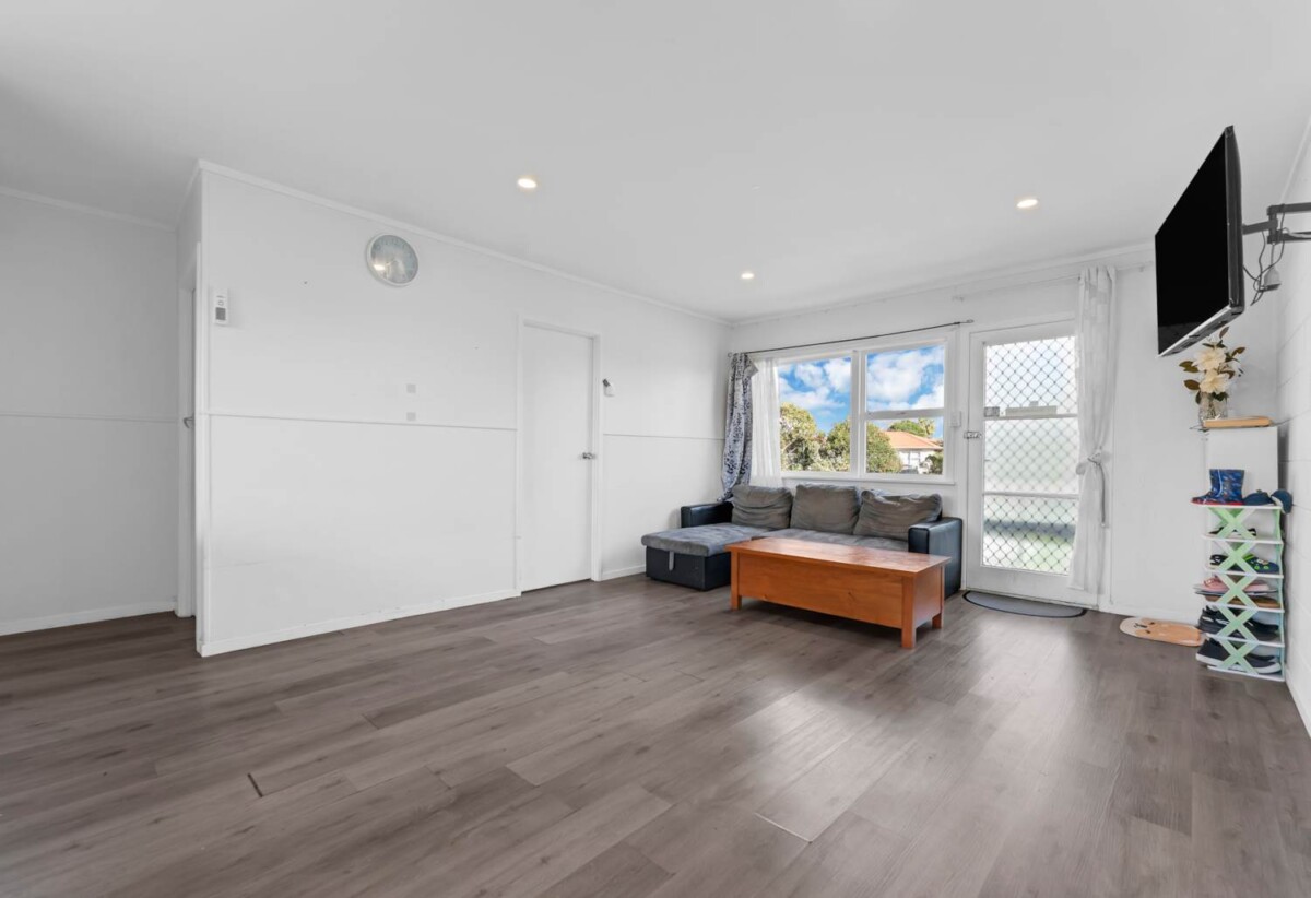 1 bed 1 bath home with car park, just a short stroll to Hunters Plaza, close to schools, shops, motorway access, 0.7 km to Papatoetoe Central School, 29/124 Kolmar Road, Papatoetoe, Auckland