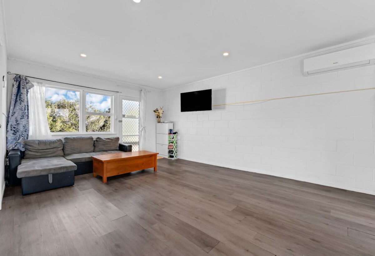 1 bed 1 bath home with car park, just a short stroll to Hunters Plaza, close to schools, shops, motorway access, 0.7 km to Papatoetoe Central School, 29/124 Kolmar Road, Papatoetoe, Auckland