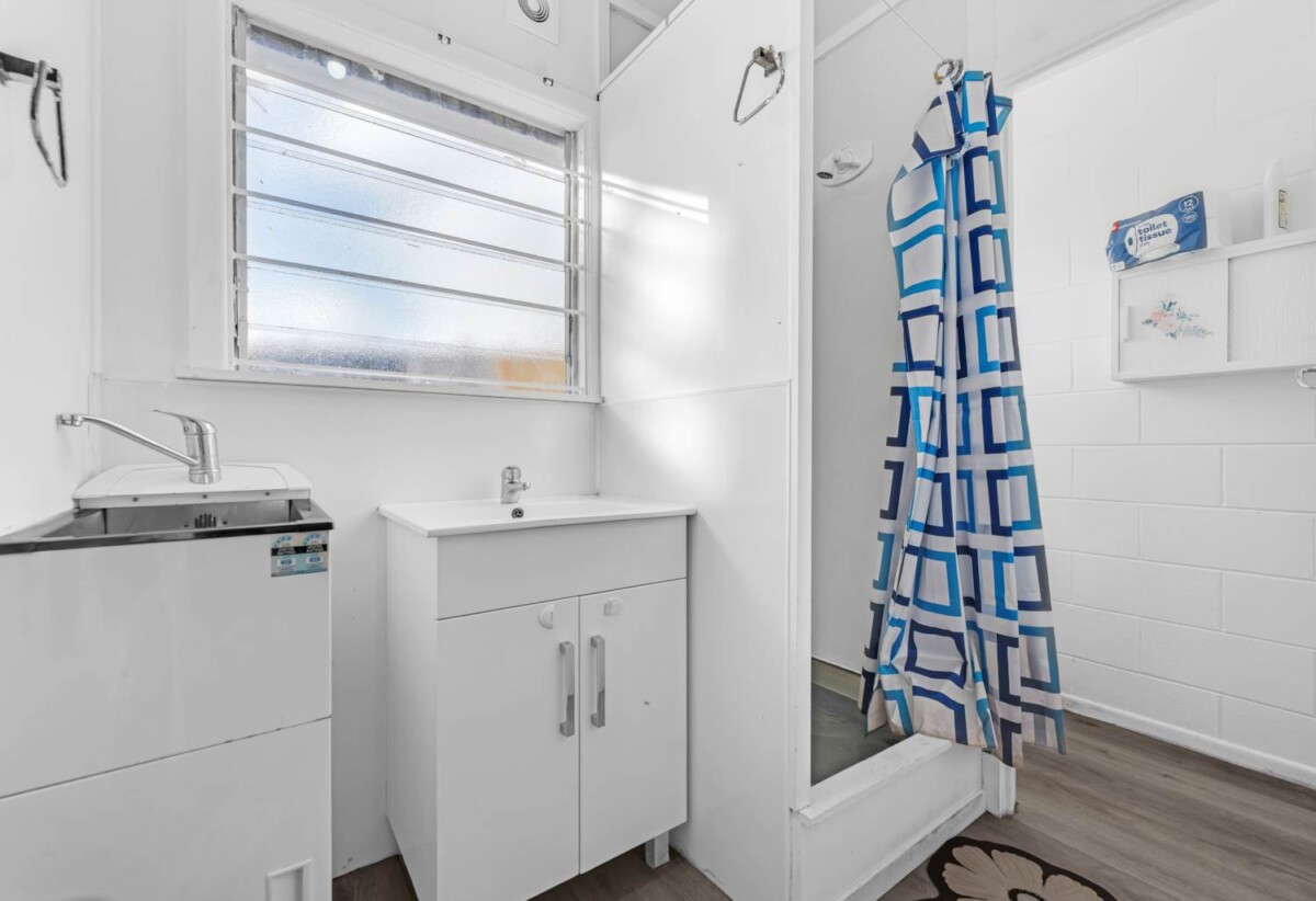 1 bed 1 bath home with car park, just a short stroll to Hunters Plaza, close to schools, shops, motorway access, 0.7 km to Papatoetoe Central School, 29/124 Kolmar Road, Papatoetoe, Auckland