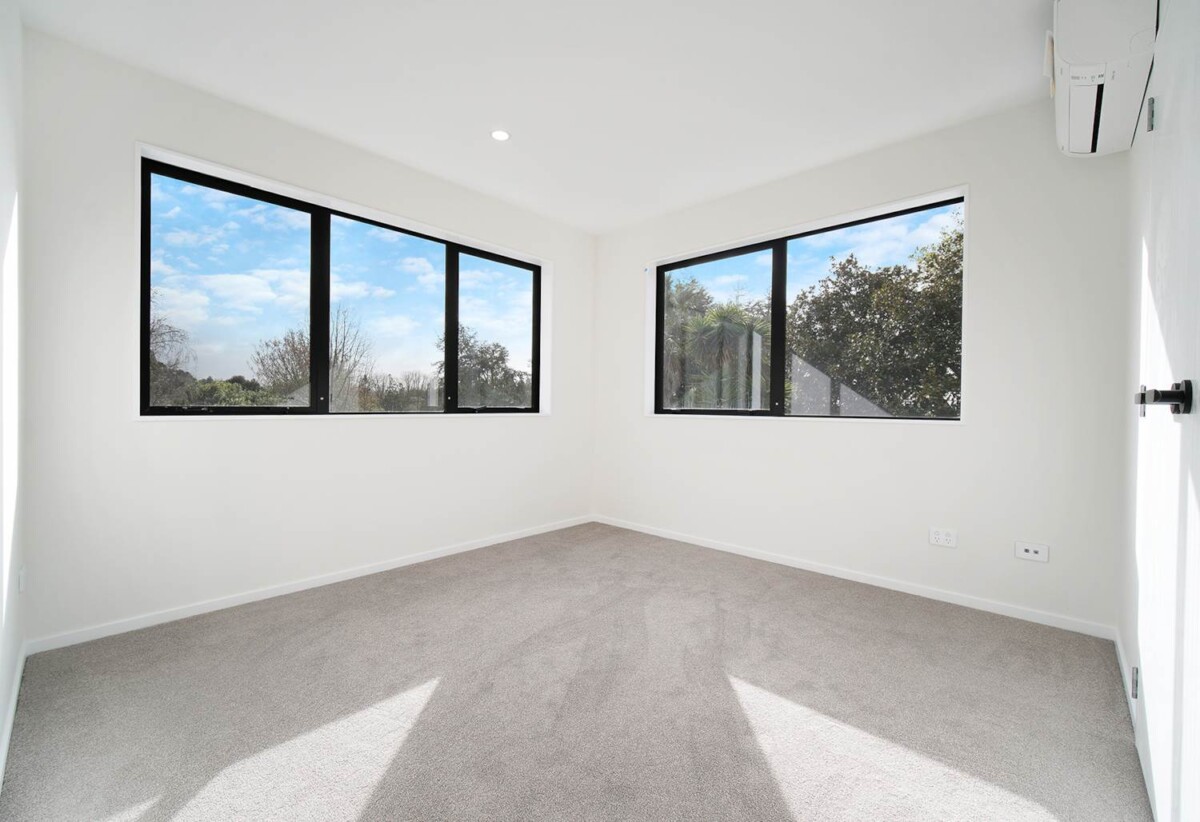 Brandnew standalone 4 beds (2 ensuites) 3 baths house with garage on 218m2 section, within walking distance of schools, kindergartens, and a nature reserve. Just minutes from the motorway, supermarket, and the upcoming shopping hub, 0.2 km to Ngakoroa School, 37 Burberry Road, Karaka, Auckland