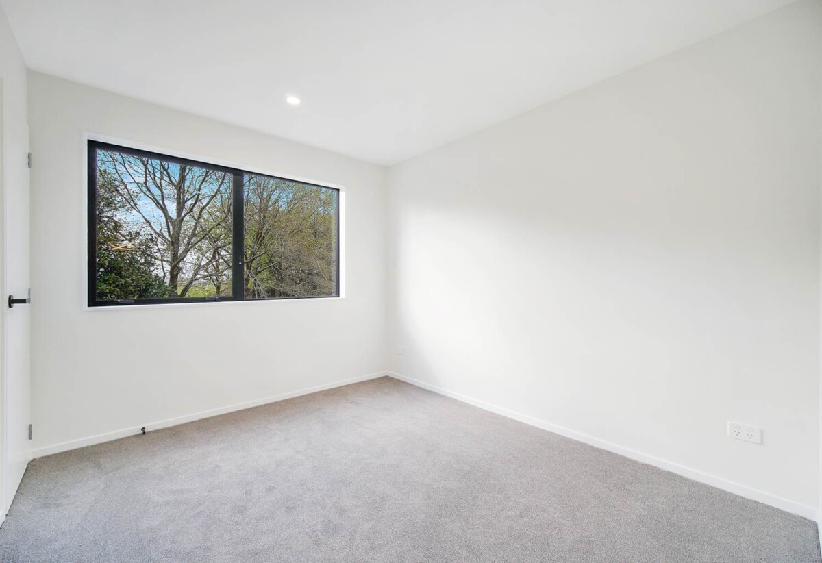Brandnew standalone 4 beds (2 ensuites) 3 baths house with garage on 218m2 section, within walking distance of schools, kindergartens, and a nature reserve. Just minutes from the motorway, supermarket, and the upcoming shopping hub, 0.2 km to Ngakoroa School, 37 Burberry Road, Karaka, Auckland
