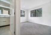 Brandnew standalone 4 beds (2 ensuites) 3 baths house with garage on 218m2 section, within walking distance of schools, kindergartens, and a nature reserve. Just minutes from the motorway, supermarket, and the upcoming shopping hub, 0.2 km to Ngakoroa School, 37 Burberry Road, Karaka, Auckland