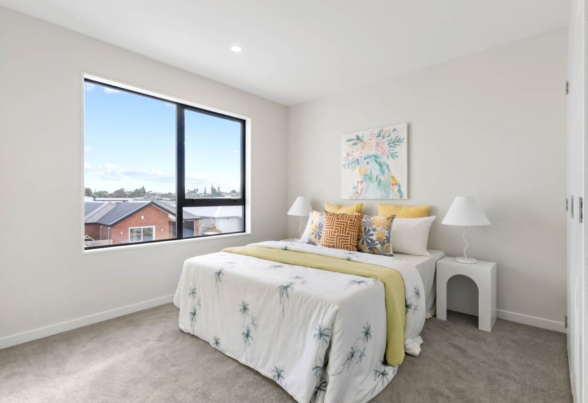 5 beds 3 baths house with garage on 339m2 section, 1 bed 1 bath ground floor, close to Opaheke School and nearby reserves, Papakura town centre, motorway access, 24 Bannockburn Road, Opaheke, Auckland