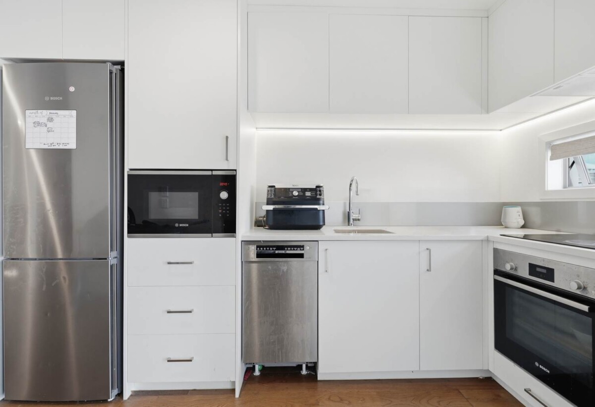 Motivated Vendor Must Sell, 2 beds 1.5 baths home with car park, minutes from Sylvia Park Shopping Centre, schools, parks, motorway access, 0.5 km to Otahuhu Intermediate, 21 Helen Jenepher Lane, Mt Wellington, Auckland