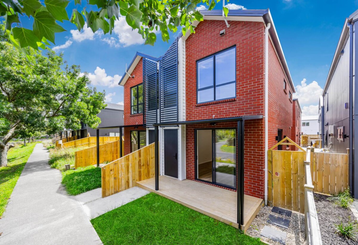 Brandnew Brick 4 beds (2 ensuites) 3 baths home with garage for 2 cars, 0.4 km to Ngakoroa School, easy access to motorway, the upcoming train station in Drury, with major developments including Costco and a new town centre on the horizon, 31B Burberry Road, Karaka, Auckland