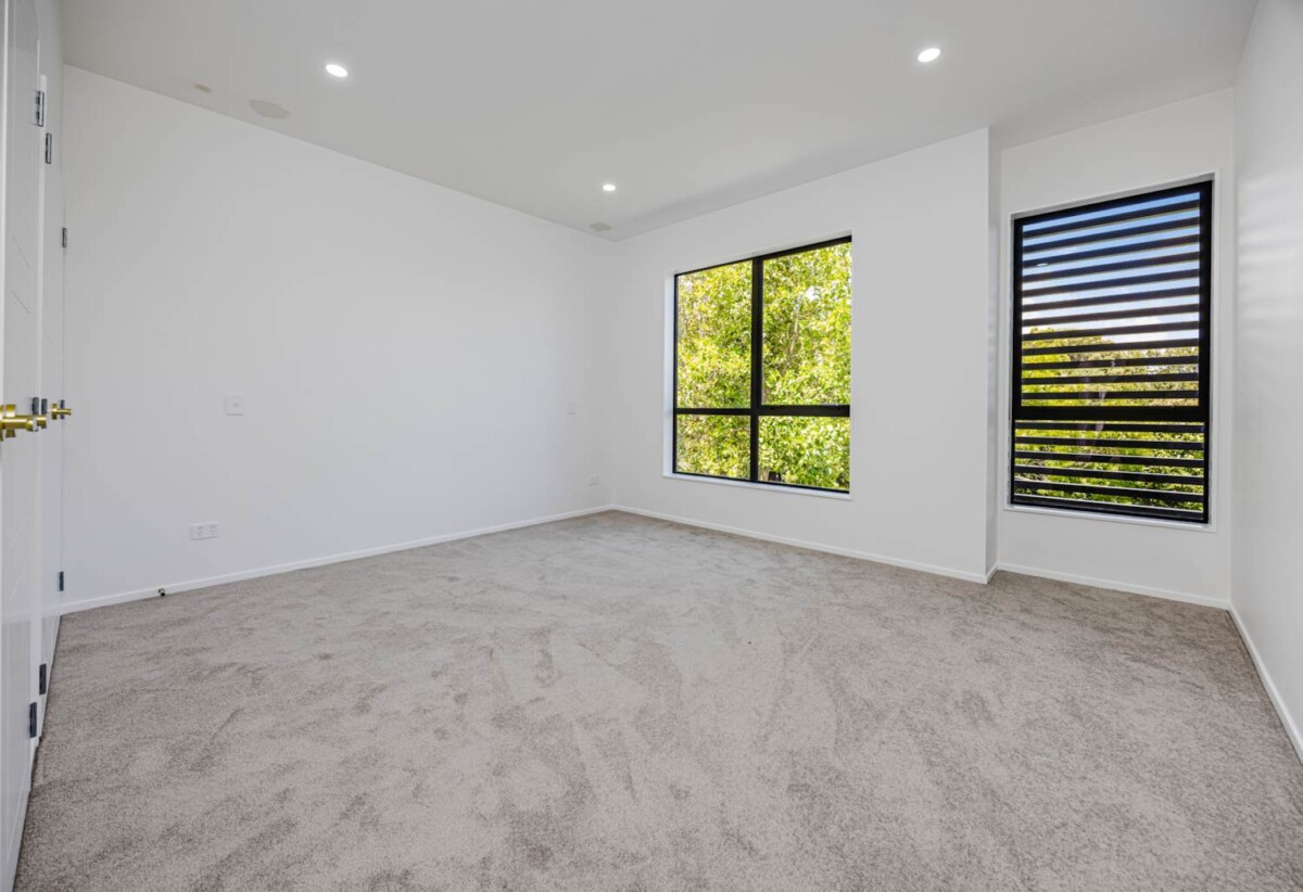 Brandnew Brick 4 beds (2 ensuites) 3 baths home with garage for 2 cars, 0.4 km to Ngakoroa School, easy access to motorway, the upcoming train station in Drury, with major developments including Costco and a new town centre on the horizon, 31B Burberry Road, Karaka, Auckland