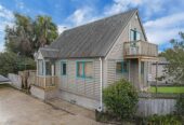 4 beds 2 baths house with standalone double garage on 557m2 section, close to schools, shops, supermarkets, train station, 0.7 km to Papatoetoe West School, 46 Hillside Road, Papatoetoe, Auckland