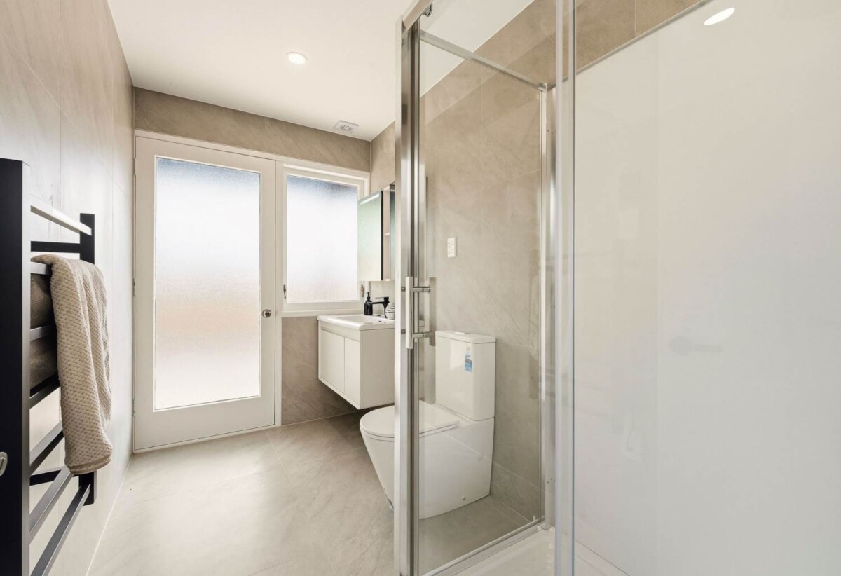 Architectural Designed + Fully renovated Brick 3 beds 2.5 baths house with double garage on 577m2 section, minutes to schools, reserve, local shops and supermarket, motorway access, 0.3 km to West Harbour School, 41 Fitzherbert Avenue, West Harbour, Auckland
