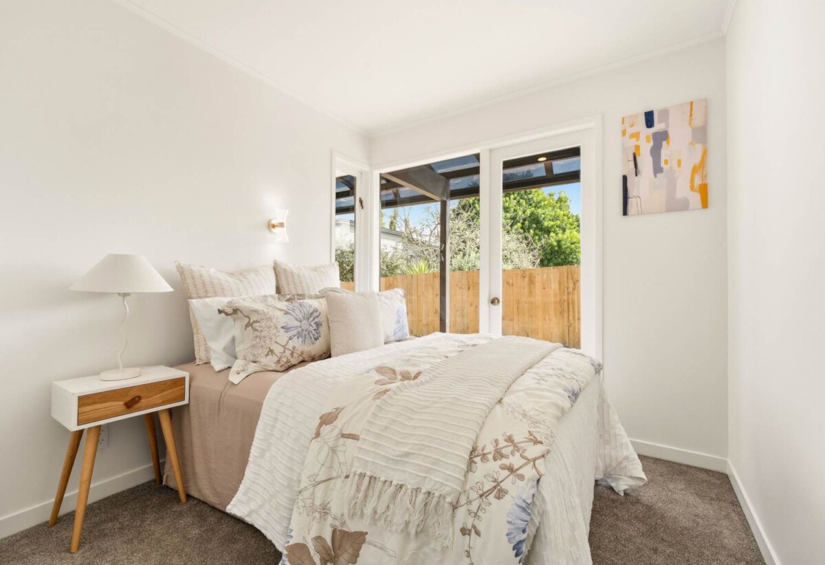 Architectural Designed + Fully renovated Brick 3 beds 2.5 baths house with double garage on 577m2 section, minutes to schools, reserve, local shops and supermarket, motorway access, 0.3 km to West Harbour School, 41 Fitzherbert Avenue, West Harbour, Auckland