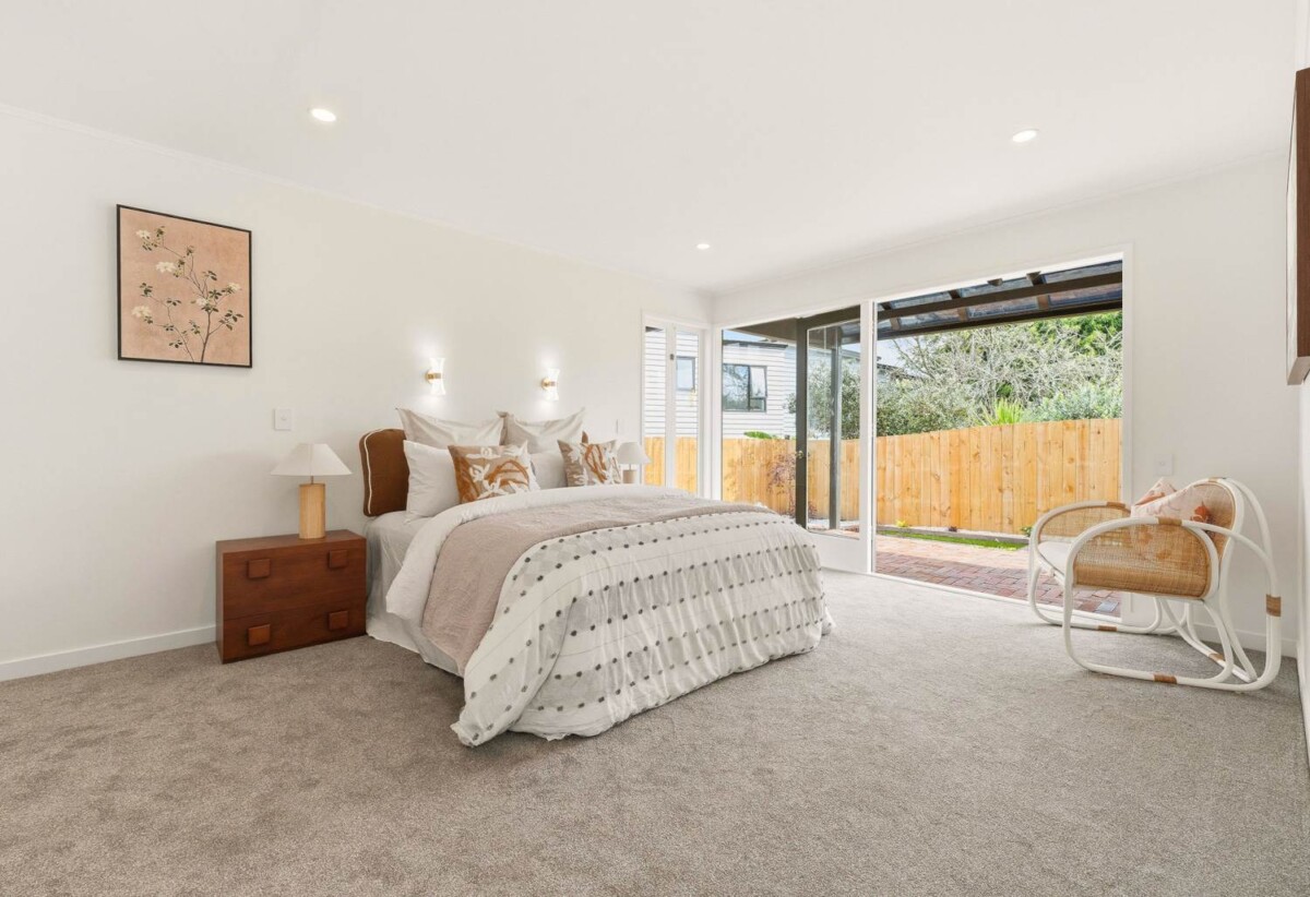 Architectural Designed + Fully renovated Brick 3 beds 2.5 baths house with double garage on 577m2 section, minutes to schools, reserve, local shops and supermarket, motorway access, 0.3 km to West Harbour School, 41 Fitzherbert Avenue, West Harbour, Auckland