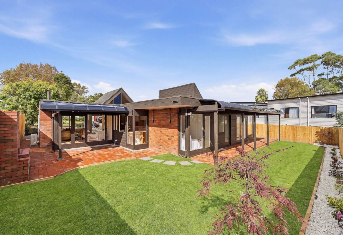Architectural Designed + Fully renovated Brick 3 beds 2.5 baths house with double garage on 577m2 section, minutes to schools, reserve, local shops and supermarket, motorway access, 0.3 km to West Harbour School, 41 Fitzherbert Avenue, West Harbour, Auckland