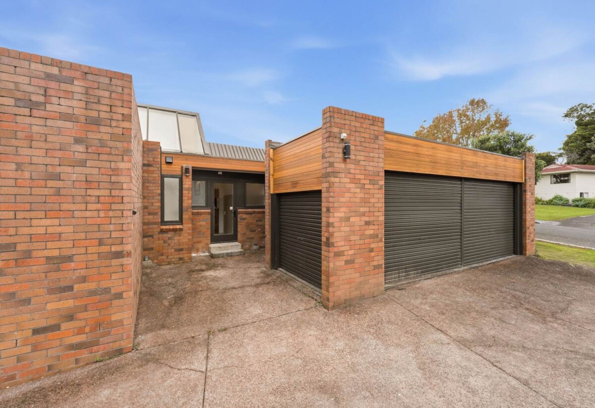 Architectural Designed + Fully renovated Brick 3 beds 2.5 baths house with double garage on 577m2 section, minutes to schools, reserve, local shops and supermarket, motorway access, 0.3 km to West Harbour School, 41 Fitzherbert Avenue, West Harbour, Auckland