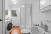 Standalone 4 beds 2 baths house, Upstairs 2 beds 1 bath, kitchen and living, downstairs 2 beds 1 bath and a separate foyer/entry area, close to schools, beaches, Highland Park shopping centre, 0.8 km to Pigeon Mountain School, 1/32 Prince Regent Drive, Half Moon Bay, Auckland