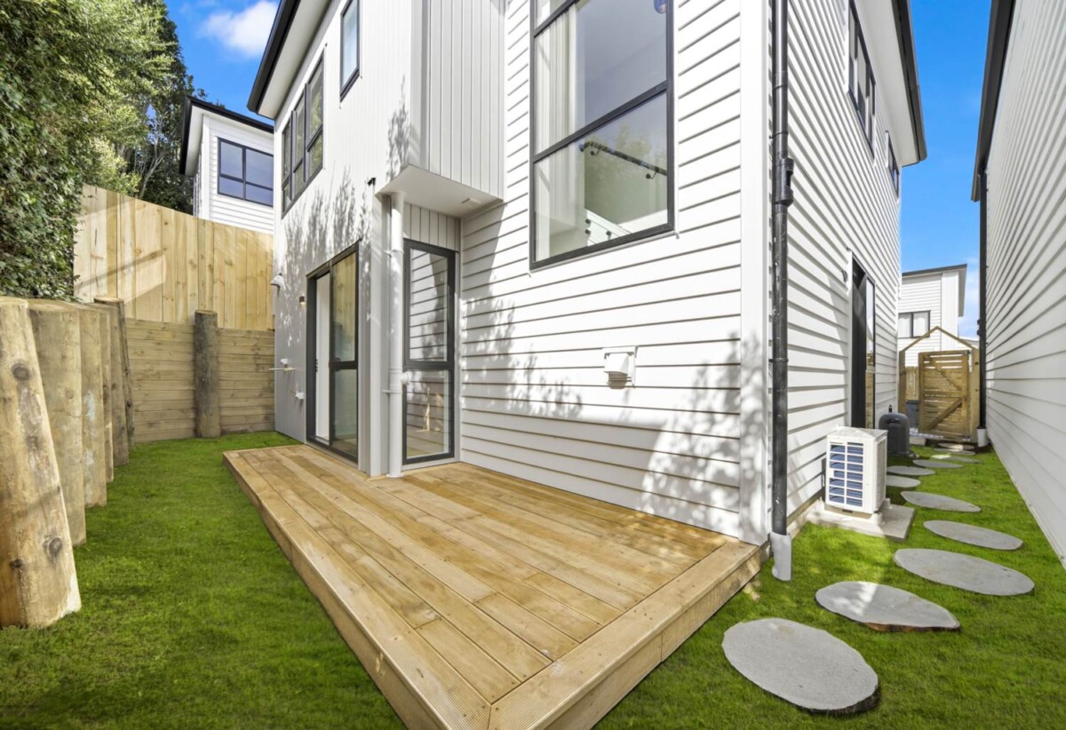 147m2 Brandnew standalone 4 beds 2.5 baths home with garage, Minutes away from Glenfield Mall and recreation centre, Kaipatiki Park & outdoor recreation areas, 1.1 km to Glenfield Intermediate School, Lot 3/16 Waverley Avenue, Glenfield, Auckland